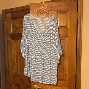 Avenue Gray and White Polka Dot Top